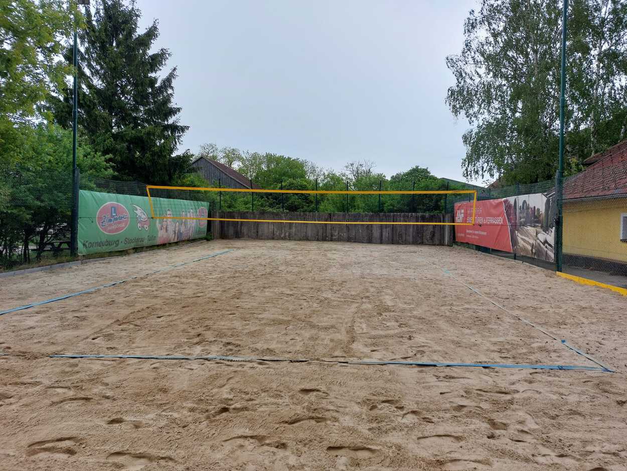 Beachvolleyballplatz wieder fit für den Sommer